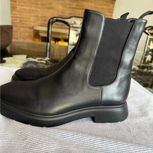 Stuart Weitzman McKenzee Chelsea Black Leather Boots